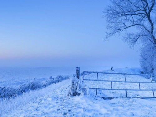 Dike along frozen ?sselmeer, Netherlands