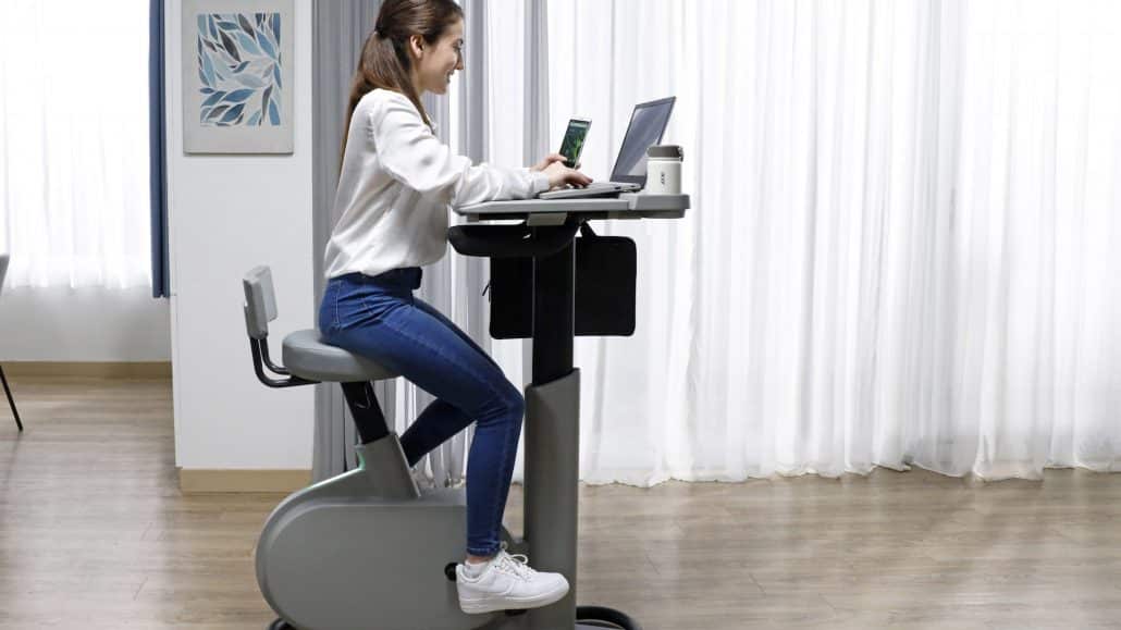 Durch Sport am Tisch die Geräte aufladen