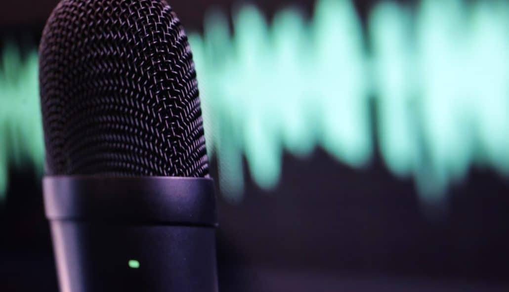 KI kann jetzt prraktisch jede menschliche Stimme nachahmen - in Sekunden