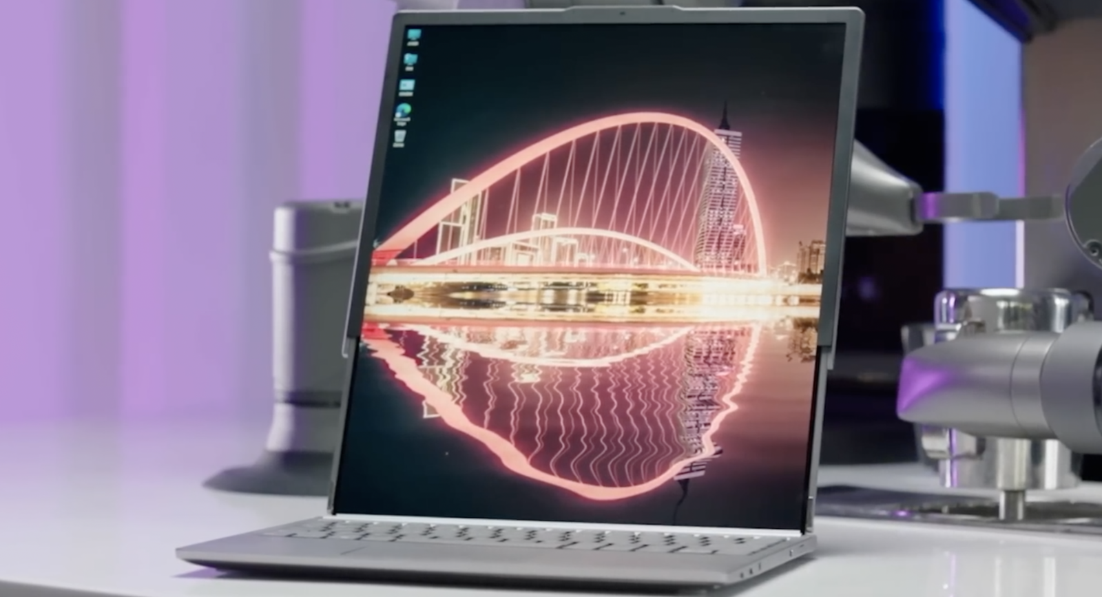 Displays, die sich selbst größer rollen