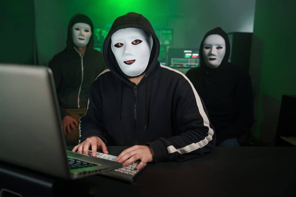 Oft stecken auch Hacker hinter einem Breach; Sie versuchen sich Zugang zu sensiblen Daten zu verschaffen