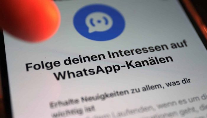 Im Bereich „Aktuelles“ lassen sich Kanäle suchen und auch folgen: Neue Nachrichten erscheinen dann automatisch in der App