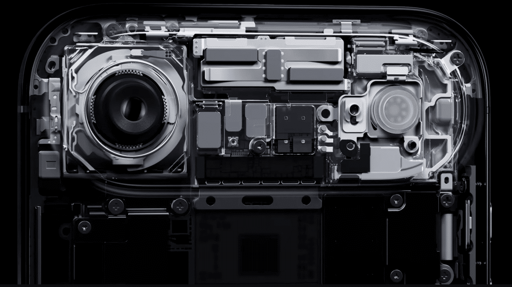 Innenansicht eines Smartphones mit Kamera und Komponenten