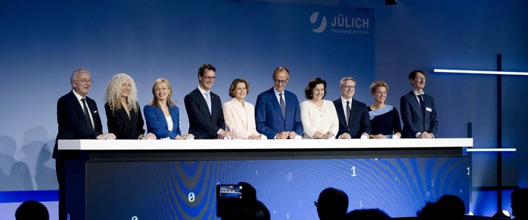 Hoher Besuch aus der Politik bei der Eröffnung des Exascale Computer in Jülich