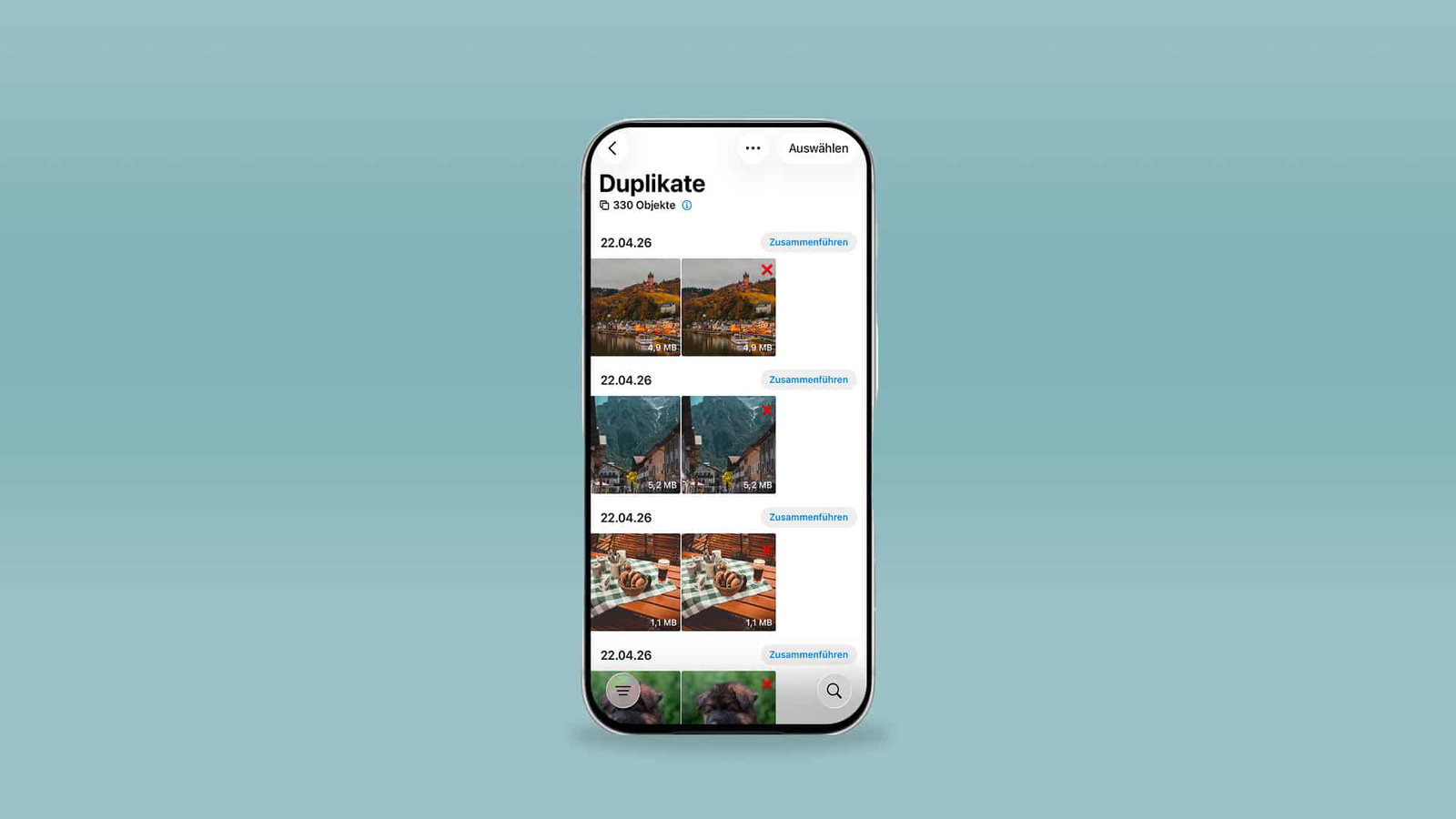 Smartphone mit Duplikate-Ansicht der Foto-App